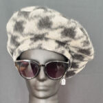 Handgemaakte baret. 57 cm